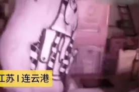 两名男孩因为考试没考好，害怕家人责怪打骂，便相约坐大巴车去看海图片