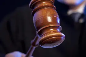 松江一园区隐秘角落，藏着简陋不堪的甲醇贩卖“摊位”图片