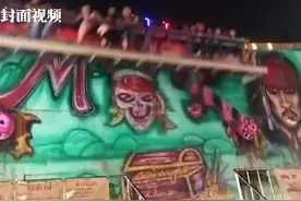 恐怖游乐场！泰国游乐场海盗船将乘客甩了出来视频封面