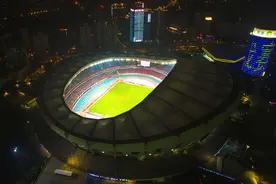 上海体育场改造工程复工，将从现有56000人扩展为72000人图片