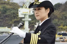 日本海上自卫队宙斯盾驱逐舰迎来首位女舰长图片