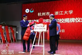 撒糖了，今天又一对学校结成CP！​图片