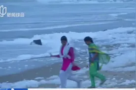 小心！印度“高颜值”泡沫对身体有害，或由未处理的污水导致视频封面