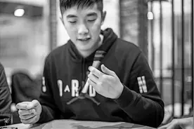 转笔也有世界杯！老师口中的“坏习惯”，被他玩出了花图片