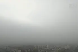 天津：雾霾天持续 清晨现雾凇视频封面