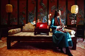 故宫又发联名款！健力宝披“龙袍”图片