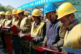 普法到个人！深圳迎《安全生产法》宣传周，生产一线人员获口袋书视频封面
