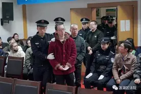 8人团伙利用伪基站发短信诈骗 百余人共被骗95万图片