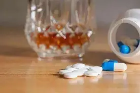 高能警报！吃药+喝酒，后果很严重图片