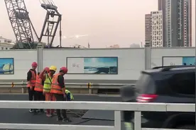 深圳宝安一地铁工地彻夜施工，官方称将加强管理，已办相关许可证视频封面