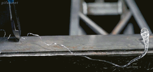 玻璃是晶体吗（子弹打不碎的玻璃，我能掰碎）