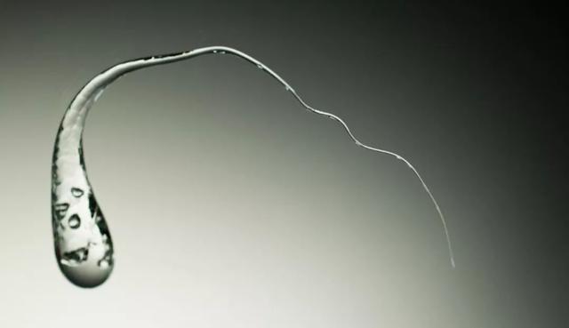 玻璃是晶体吗（子弹打不碎的玻璃，我能掰碎）