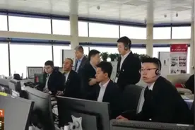 太难了！吉林铁路全员上阵清理积雪，确保列车运行正常视频封面