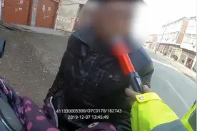 52岁男子酒驾被查求通融：我后天结婚视频封面