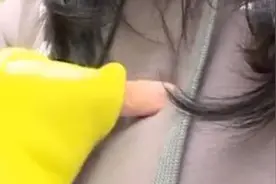 女子狂砸23万隆胸，结果整出了“四个胸”视频封面