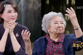 故事里的中国：舞台再现电影《白毛女》喜儿唱段，原声竟是孟于？视频封面