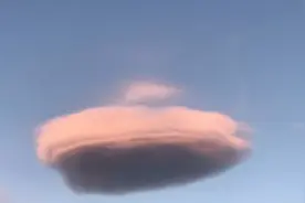 北京上空现粉色“飞碟云”，系荚状云视频封面