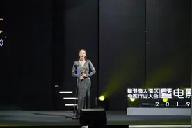 “星女郎”鄂靖文自我推销，我是一个永远不会排斥30岁的演员视频封面