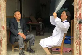 医生十年每月下乡义诊：“医生下乡比病人奔波好”图片