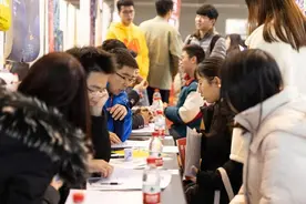 三年在校学习，一年在企业实践！万里学院“3+1”教学项目受企业青睐图片