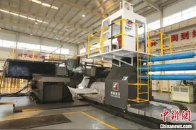 亚洲最大卧式强力数控旋压机在西安航空基地建成投产图片