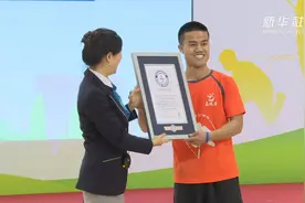 1分钟三摇跳绳119下 他再次刷新自己保持的吉尼斯世界纪录视频封面