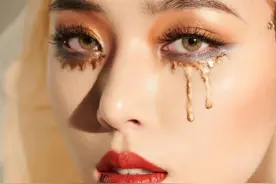 戳进来 | 圣诞节别再涂红抹绿，一抹金妆才吸睛图片