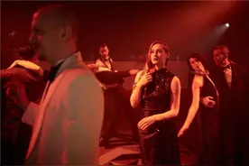 越“夜”越“潮”！上海现象级驻场演出《不眠之夜》今回归，有人赶来刷第150次图片