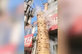 馒头店架起23层蒸笼，网友：哪层先熟