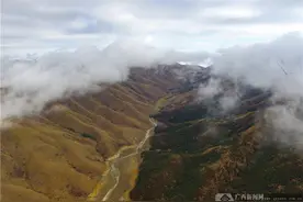 航拍桂林天湖景区 云雾缭绕若仙境图片