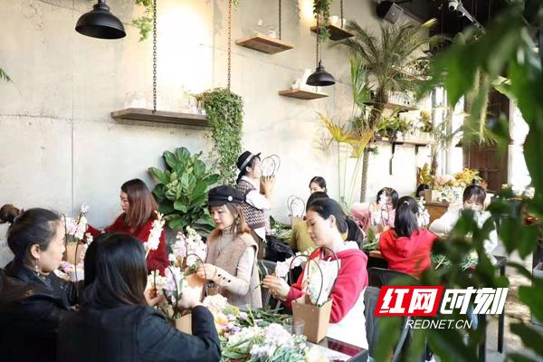 与美人鱼梦幻奇遇 一波年末消费“大餐”来袭