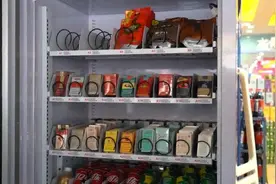 无人贩卖机售烟还可免单，商户称不知违法视频封面