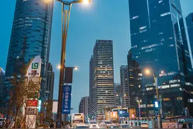 CBD动感夜色图片