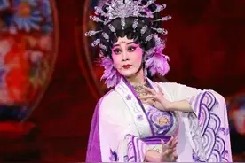 经典粤曲将唱响番禺春晚舞台！重量级嘉宾、粤剧名家蒋文端表示，希望番禺的老观众多带点新观众来看粤曲图片
