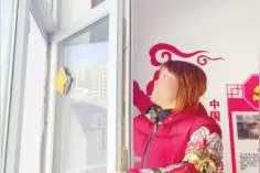春节大扫除 保洁员现场教你小妙招图片