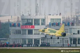 枭龙Block3原型机首飞图片