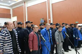 “操场埋尸案”原校长黄炳松被判15年 80秒回顾案件始末视频封面