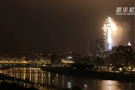 101跨年烟火秀绽放台北夜空视频封面