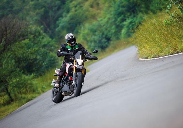 新一代劲爆滑胎！Aprilia Dorsoduro 900