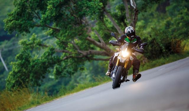 新一代劲爆滑胎！Aprilia Dorsoduro 900