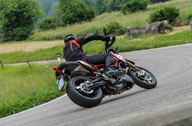 新一代劲爆滑胎！Aprilia Dorsoduro 900