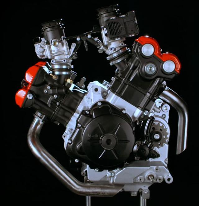 新一代劲爆滑胎！Aprilia Dorsoduro 900