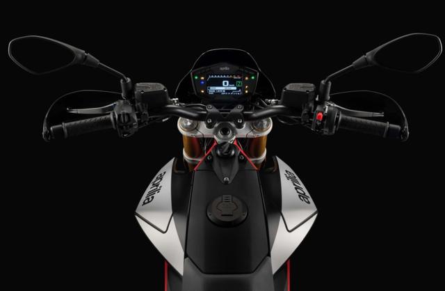 新一代劲爆滑胎！Aprilia Dorsoduro 900