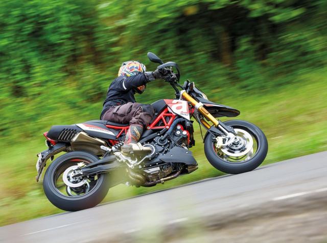 新一代劲爆滑胎！Aprilia Dorsoduro 900