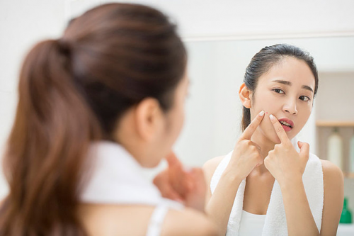 过度清洁引发肌肤问题，AOSO氨基酸洗面奶成温和洁面首选