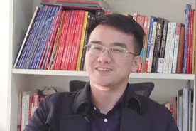 走进“网文大神”阿菩的私家书房：我的“藏书”不止五万卷