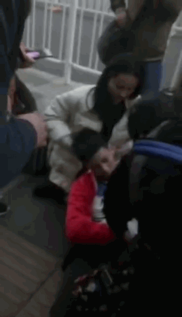 街头救活昏迷少年的白衣小姐姐，她的故事也是传奇