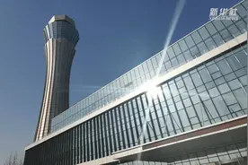 严寒下的劳动者：冬日里的机乘安全“守望者”视频封面