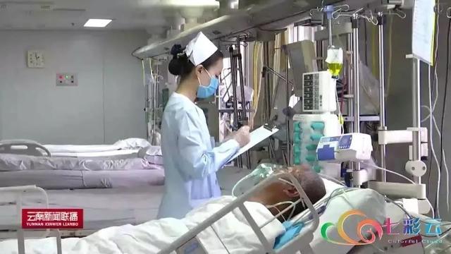 街头救活昏迷少年的白衣小姐姐，她的故事也是传奇