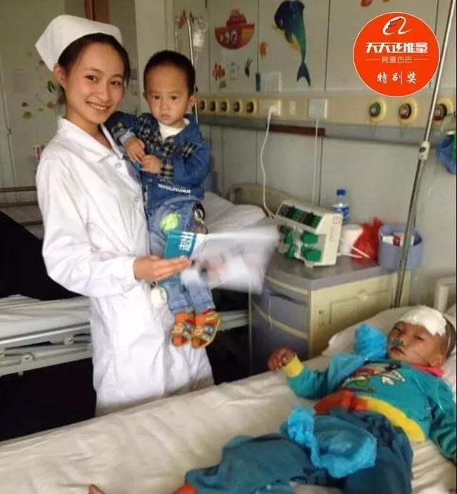 街头救活昏迷少年的白衣小姐姐，她的故事也是传奇
